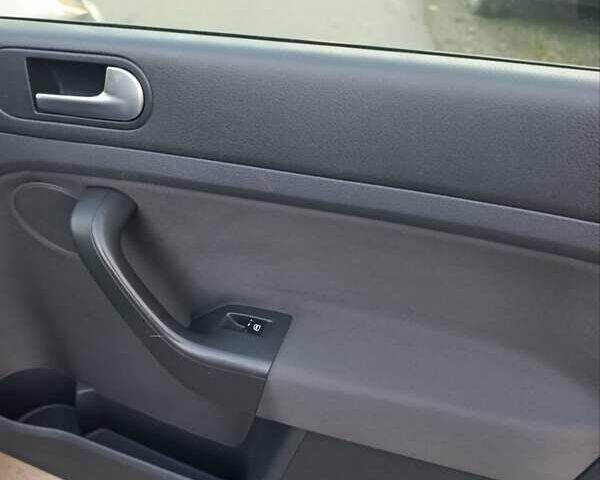 Серый Фольксваген Гольф Плюс, объемом двигателя 1.6 л и пробегом 217 тыс. км за 7400 $, фото 53 на Automoto.ua