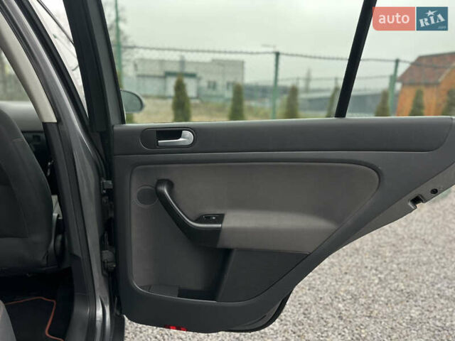 Сірий Фольксваген Golf Plus, об'ємом двигуна 1.6 л та пробігом 202 тис. км за 6500 $, фото 33 на Automoto.ua