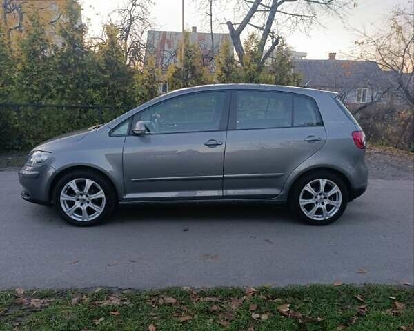Серый Фольксваген Гольф Плюс, объемом двигателя 1.6 л и пробегом 217 тыс. км за 7400 $, фото 6 на Automoto.ua