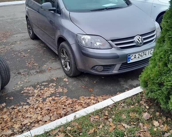 Серый Фольксваген Гольф Плюс, объемом двигателя 1.6 л и пробегом 240 тыс. км за 5999 $, фото 10 на Automoto.ua