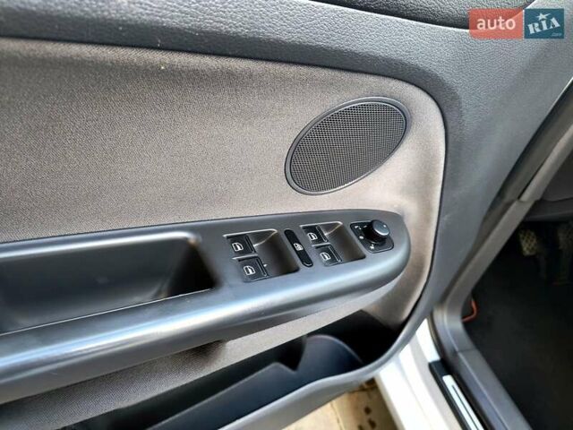 Сірий Фольксваген Golf Plus, об'ємом двигуна 1.4 л та пробігом 247 тис. км за 5100 $, фото 50 на Automoto.ua