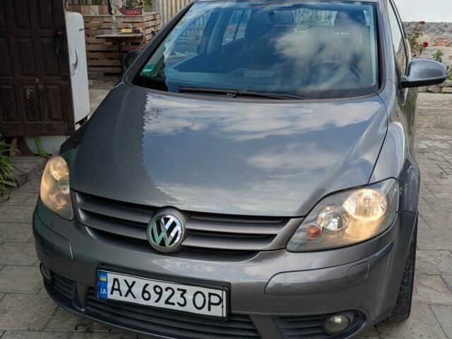 Серый Фольксваген Гольф Плюс, объемом двигателя 1.6 л и пробегом 290 тыс. км за 6500 $, фото 2 на Automoto.ua