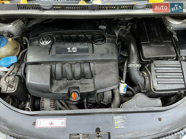 Серый Фольксваген Гольф Плюс, объемом двигателя 1.6 л и пробегом 333 тыс. км за 5650 $, фото 4 на Automoto.ua