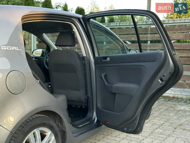 Сірий Фольксваген Golf Plus, об'ємом двигуна 1.6 л та пробігом 260 тис. км за 6799 $, фото 50 на Automoto.ua