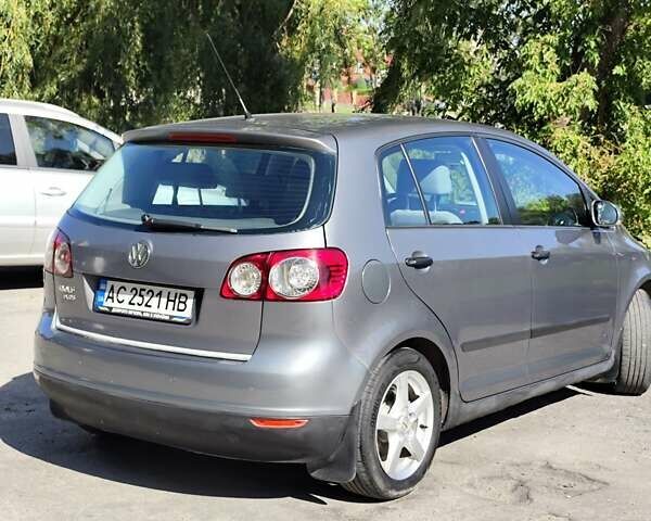 Серый Фольксваген Гольф Плюс, объемом двигателя 1.6 л и пробегом 280 тыс. км за 4650 $, фото 4 на Automoto.ua