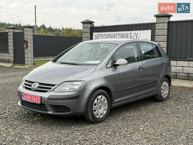 Фольксваген Гольф Плюс 2006 в Луцке на Automoto.ua Серый Фольксваген Гольф Плюс, объемом двигателя 1.6 л и пробегом 216 тыс. км за 4800 $, фото 2 на Automoto.ua