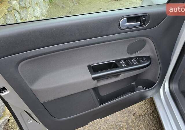 Серый Фольксваген Гольф Плюс, объемом двигателя 1.6 л и пробегом 230 тыс. км за 7999 $, фото 36 на Automoto.ua