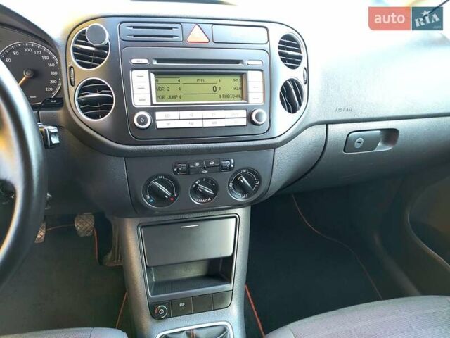 Сірий Фольксваген Golf Plus, об'ємом двигуна 1.4 л та пробігом 247 тис. км за 5100 $, фото 35 на Automoto.ua