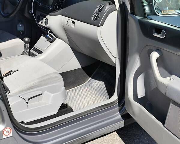 Серый Фольксваген Гольф Плюс, объемом двигателя 1.6 л и пробегом 280 тыс. км за 4650 $, фото 2 на Automoto.ua