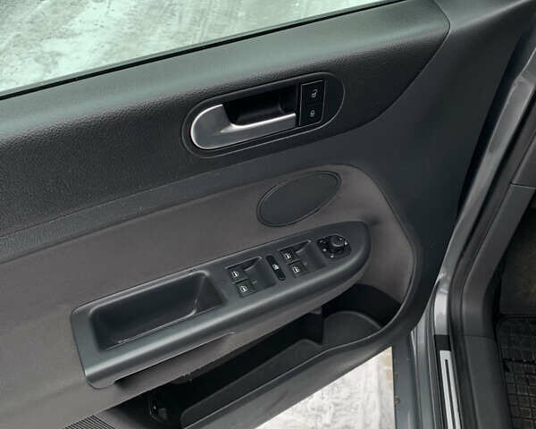 Серый Фольксваген Гольф Плюс, объемом двигателя 1.6 л и пробегом 206 тыс. км за 5999 $, фото 22 на Automoto.ua