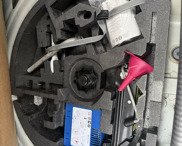 Серый Фольксваген Гольф Плюс, объемом двигателя 1.6 л и пробегом 212 тыс. км за 5550 $, фото 6 на Automoto.ua