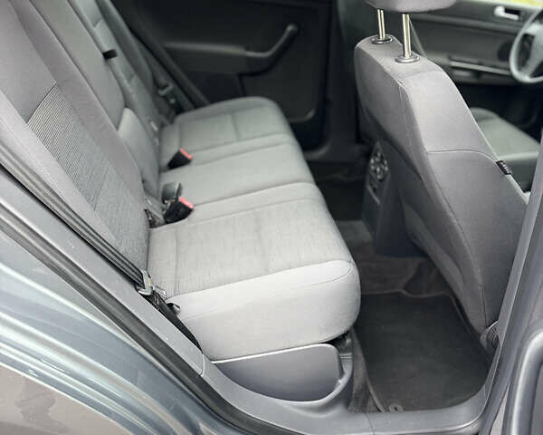 Серый Фольксваген Гольф Плюс, объемом двигателя 1.4 л и пробегом 226 тыс. км за 5300 $, фото 54 на Automoto.ua