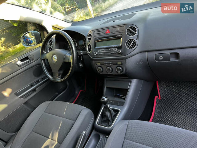 Серый Фольксваген Гольф Плюс, объемом двигателя 1.39 л и пробегом 192 тыс. км за 5800 $, фото 4 на Automoto.ua