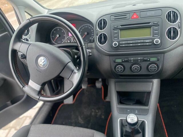 Серый Фольксваген Гольф Плюс, объемом двигателя 1.9 л и пробегом 216 тыс. км за 2950 $, фото 9 на Automoto.ua