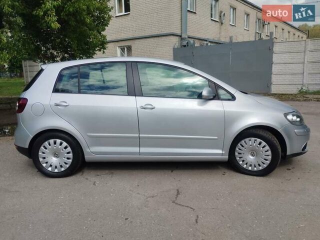 Серый Фольксваген Гольф Плюс, объемом двигателя 1.6 л и пробегом 180 тыс. км за 6700 $, фото 5 на Automoto.ua