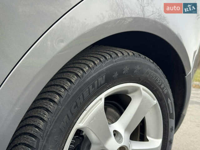 Серый Фольксваген Гольф Плюс, объемом двигателя 1.4 л и пробегом 226 тыс. км за 5300 $, фото 26 на Automoto.ua