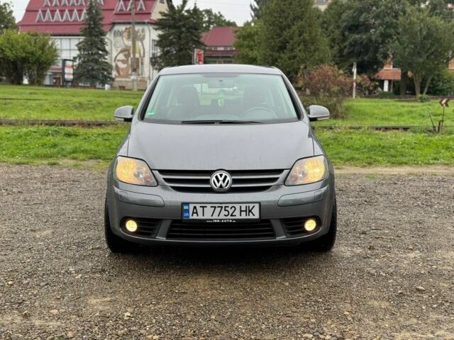 Серый Фольксваген Гольф Плюс, объемом двигателя 1.6 л и пробегом 232 тыс. км за 5900 $, фото 3 на Automoto.ua