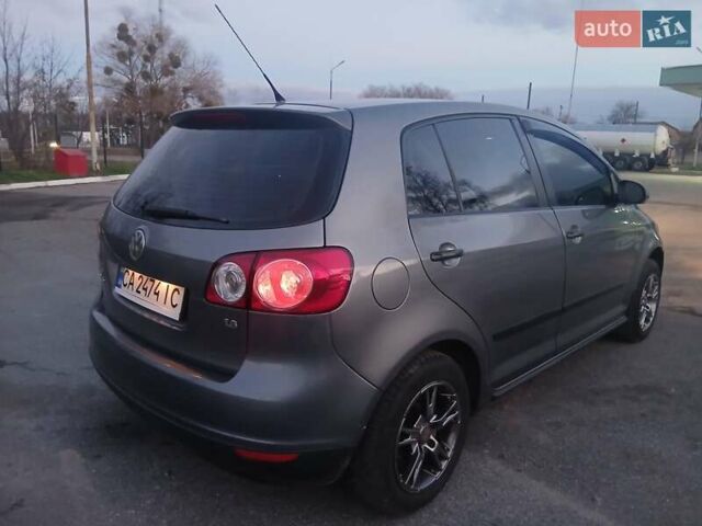 Серый Фольксваген Гольф Плюс, объемом двигателя 1.6 л и пробегом 240 тыс. км за 5999 $, фото 4 на Automoto.ua