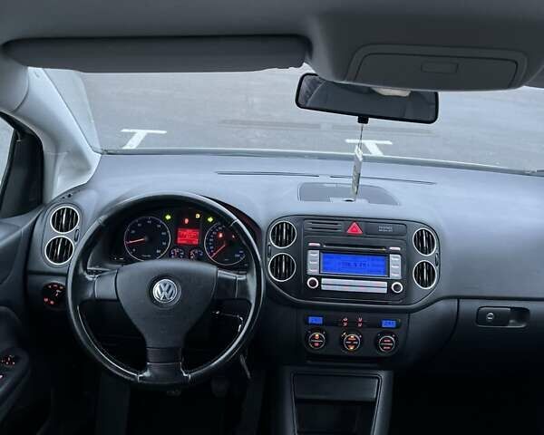 Серый Фольксваген Гольф Плюс, объемом двигателя 1.6 л и пробегом 194 тыс. км за 5400 $, фото 9 на Automoto.ua