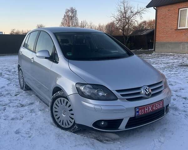 Серый Фольксваген Гольф Плюс, объемом двигателя 1.6 л и пробегом 198 тыс. км за 5100 $, фото 4 на Automoto.ua