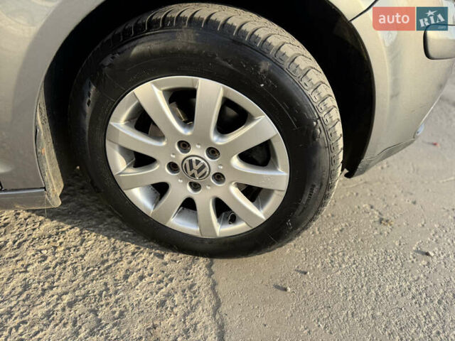 Серый Фольксваген Гольф Плюс, объемом двигателя 1.4 л и пробегом 174 тыс. км за 5650 $, фото 27 на Automoto.ua
