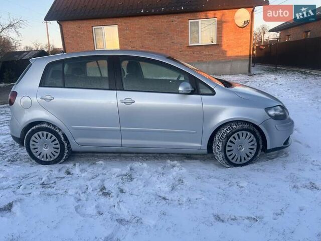 Серый Фольксваген Гольф Плюс, объемом двигателя 1.6 л и пробегом 198 тыс. км за 5100 $, фото 6 на Automoto.ua