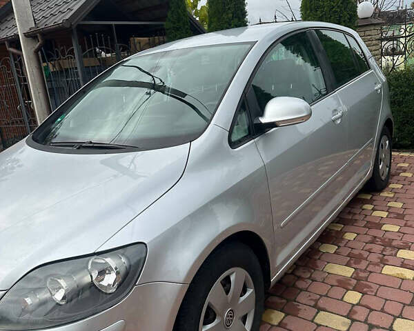 Серый Фольксваген Гольф Плюс, объемом двигателя 1.6 л и пробегом 250 тыс. км за 5300 $, фото 4 на Automoto.ua