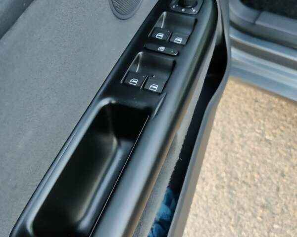 Серый Фольксваген Гольф Плюс, объемом двигателя 1.6 л и пробегом 175 тыс. км за 5800 $, фото 20 на Automoto.ua