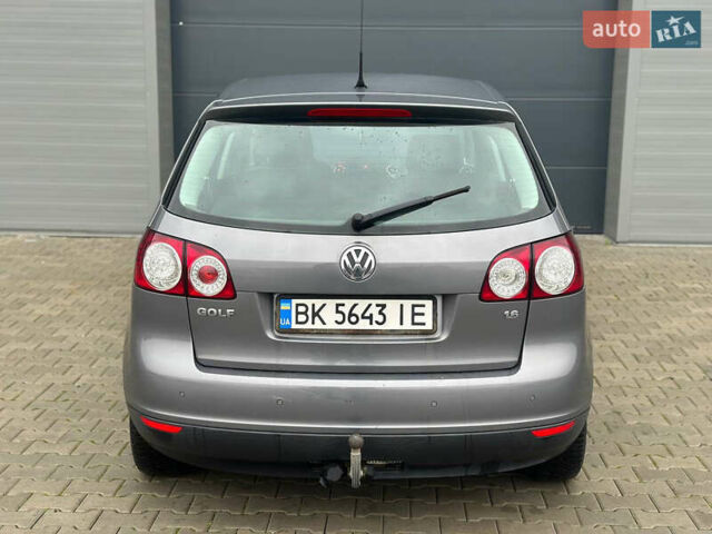 Серый Фольксваген Гольф Плюс, объемом двигателя 1.6 л и пробегом 215 тыс. км за 5499 $, фото 7 на Automoto.ua