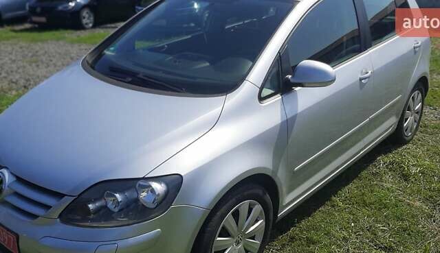 Серый Фольксваген Гольф Плюс, объемом двигателя 1.6 л и пробегом 256 тыс. км за 5500 $, фото 7 на Automoto.ua