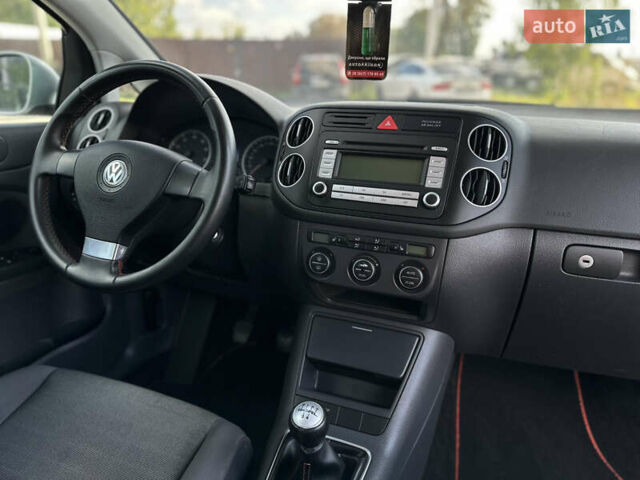 Серый Фольксваген Гольф Плюс, объемом двигателя 1.6 л и пробегом 221 тыс. км за 6400 $, фото 42 на Automoto.ua