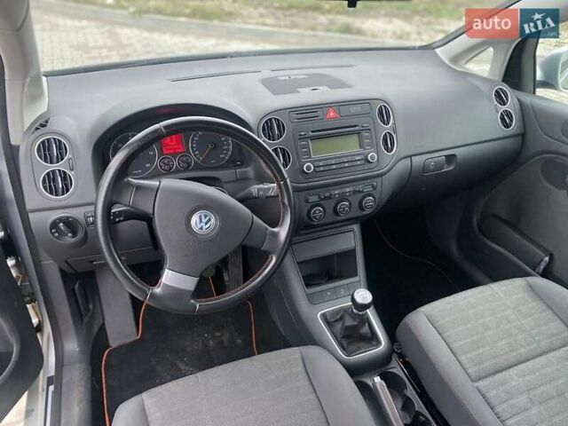 Серый Фольксваген Гольф Плюс, объемом двигателя 1.9 л и пробегом 216 тыс. км за 2950 $, фото 10 на Automoto.ua