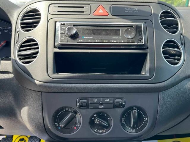 Серый Фольксваген Гольф Плюс, объемом двигателя 1.4 л и пробегом 244 тыс. км за 5600 $, фото 12 на Automoto.ua