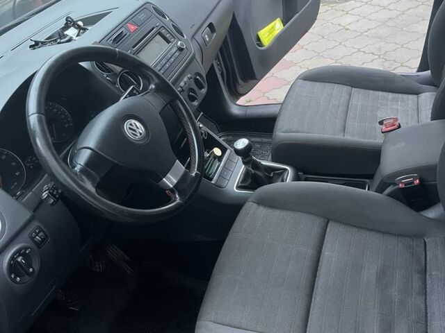 Серый Фольксваген Гольф Плюс, объемом двигателя 1.6 л и пробегом 190 тыс. км за 4900 $, фото 7 на Automoto.ua