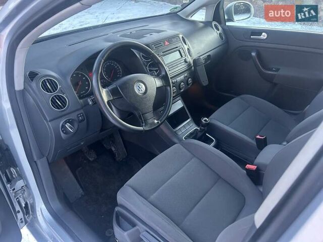 Серый Фольксваген Гольф Плюс, объемом двигателя 1.6 л и пробегом 198 тыс. км за 5100 $, фото 7 на Automoto.ua