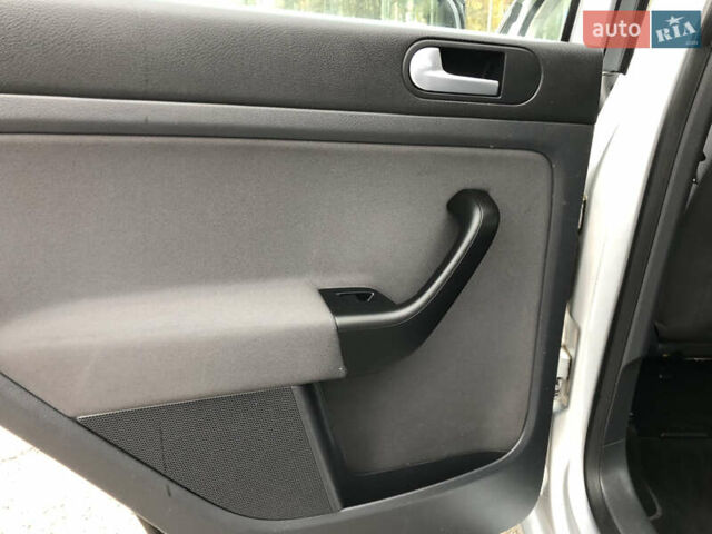 Серый Фольксваген Гольф Плюс, объемом двигателя 1.6 л и пробегом 202 тыс. км за 6800 $, фото 24 на Automoto.ua