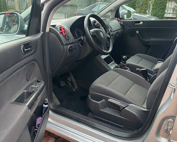 Серый Фольксваген Гольф Плюс, объемом двигателя 1.6 л и пробегом 250 тыс. км за 5300 $, фото 3 на Automoto.ua