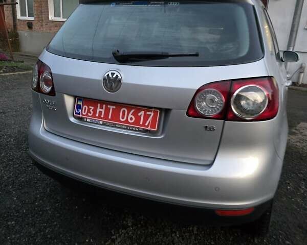 Серый Фольксваген Гольф Плюс, объемом двигателя 1.6 л и пробегом 202 тыс. км за 4950 $, фото 4 на Automoto.ua