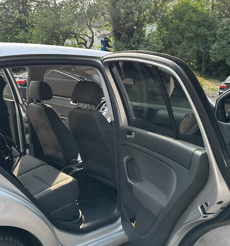 Серый Фольксваген Гольф Плюс, объемом двигателя 1.6 л и пробегом 196 тыс. км за 5299 $, фото 6 на Automoto.ua