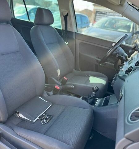 Серый Фольксваген Гольф Плюс, объемом двигателя 1.6 л и пробегом 223 тыс. км за 6600 $, фото 17 на Automoto.ua