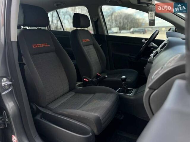 Серый Фольксваген Гольф Плюс, объемом двигателя 1.39 л и пробегом 212 тыс. км за 5500 $, фото 13 на Automoto.ua