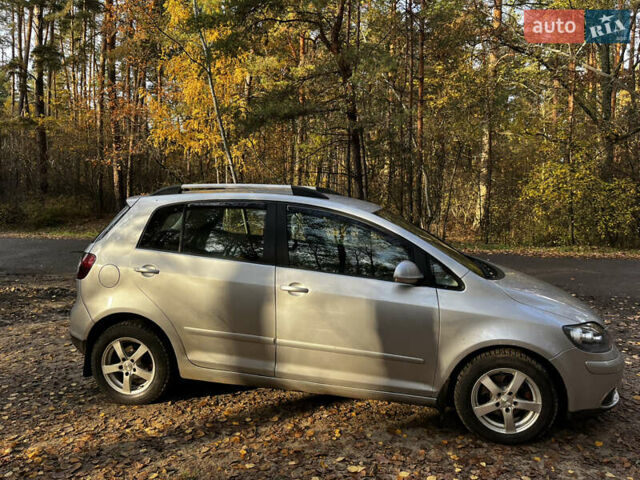Серый Фольксваген Гольф Плюс, объемом двигателя 1.6 л и пробегом 333 тыс. км за 5650 $, фото 2 на Automoto.ua