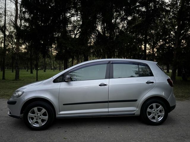 Серый Фольксваген Гольф Плюс, объемом двигателя 1.6 л и пробегом 202 тыс. км за 4499 $, фото 3 на Automoto.ua