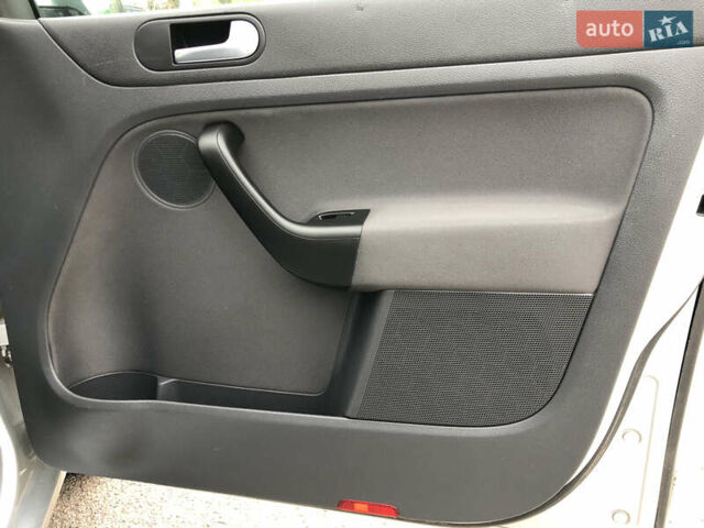 Серый Фольксваген Гольф Плюс, объемом двигателя 1.6 л и пробегом 202 тыс. км за 6800 $, фото 25 на Automoto.ua