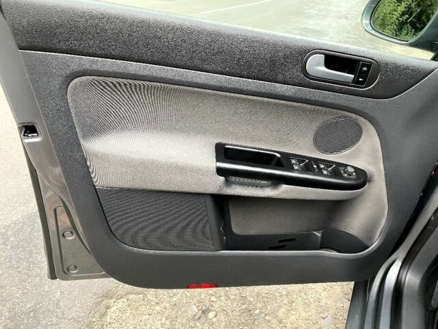 Фольксваген Golf Plus 2006 у Дніпро (Дніпропетровську) на Automoto.ua Сірий Фольксваген Golf Plus, об'ємом двигуна 1.4 л та пробігом 232 тис. км за 5550 $, фото 14 на Automoto.ua