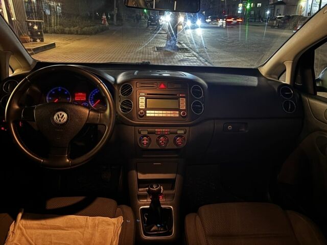 Серый Фольксваген Гольф Плюс, объемом двигателя 1.9 л и пробегом 306 тыс. км за 6600 $, фото 6 на Automoto.ua