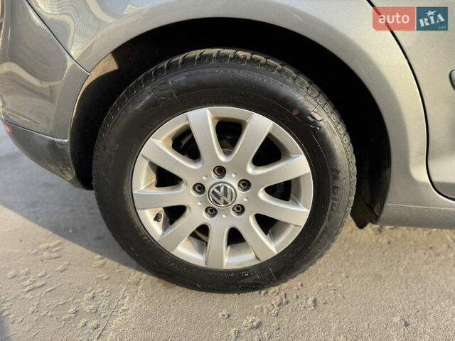 Серый Фольксваген Гольф Плюс, объемом двигателя 1.4 л и пробегом 174 тыс. км за 5650 $, фото 26 на Automoto.ua