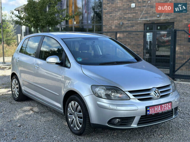 Серый Фольксваген Гольф Плюс, объемом двигателя 1.6 л и пробегом 221 тыс. км за 6400 $, фото 2 на Automoto.ua
