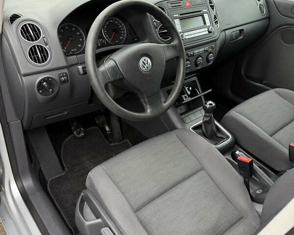 Сірий Фольксваген Golf Plus, об'ємом двигуна 1.6 л та пробігом 194 тис. км за 5950 $, фото 10 на Automoto.ua