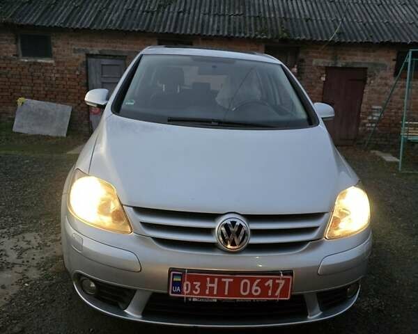 Серый Фольксваген Гольф Плюс, объемом двигателя 1.6 л и пробегом 202 тыс. км за 4950 $, фото 7 на Automoto.ua